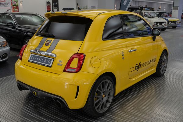 Abarth 695 TRIBUTO FERRARI