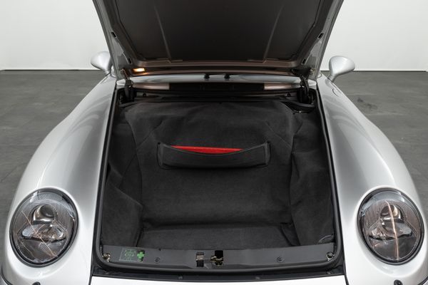 Porsche 911 Carrera (993)