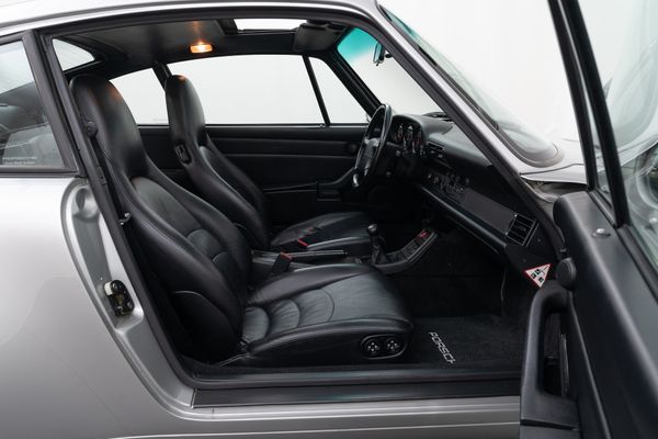 Porsche 911 Carrera (993)