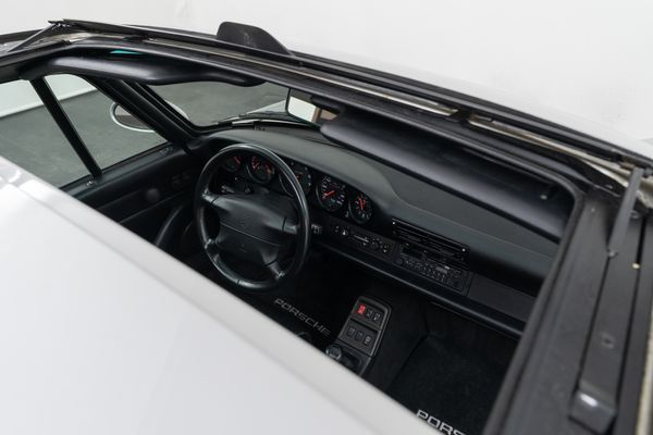 Porsche 911 Carrera (993)