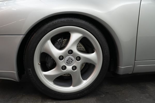 Porsche 911 Carrera (993)