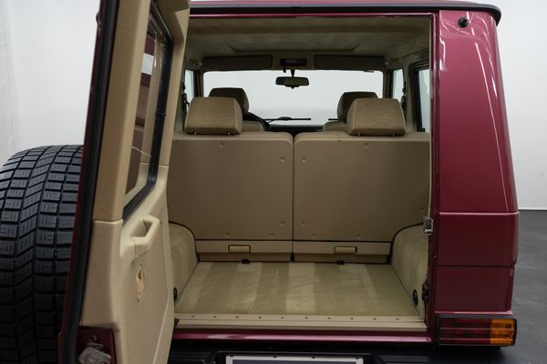 Mercedes-Benz 320 GE (W463)