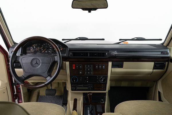 Mercedes-Benz 320 GE (W463)