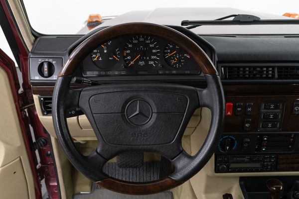 Mercedes-Benz 320 GE (W463)