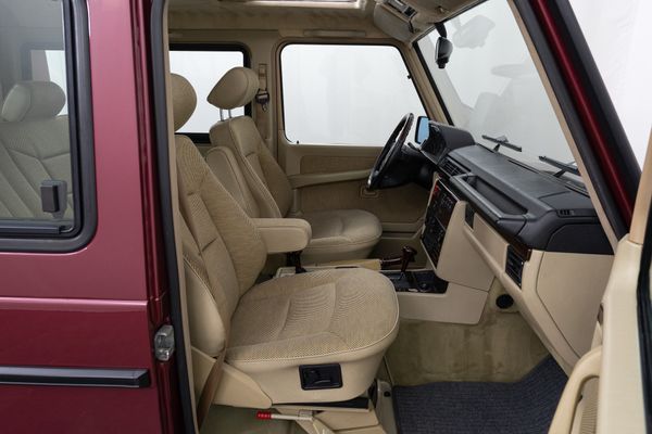 Mercedes-Benz 320 GE (W463)