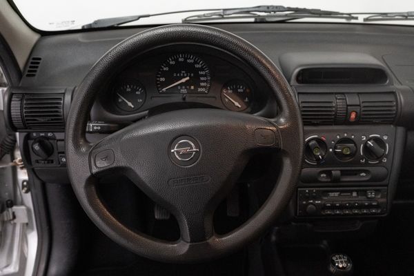 Opel Corsa 1.2 16V Edition 2000