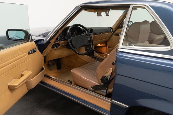 Mercedes-Benz 560 SL (R107)