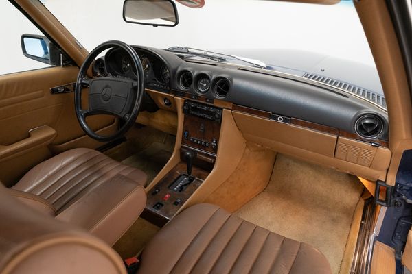 Mercedes-Benz 560 SL (R107)