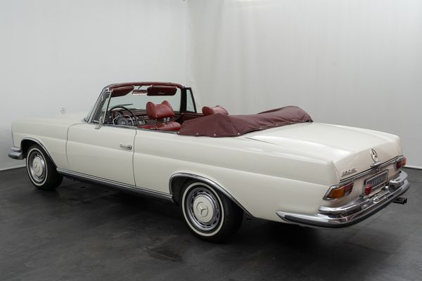 Mercedes-Benz 280 SE (W111)