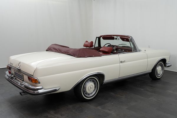 Mercedes-Benz 280 SE (W111)