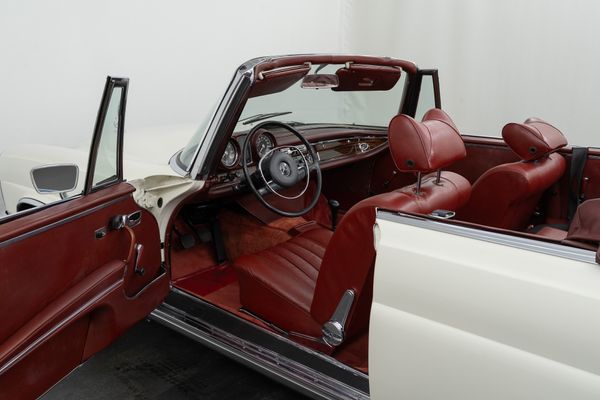 Mercedes-Benz 280 SE (W111)