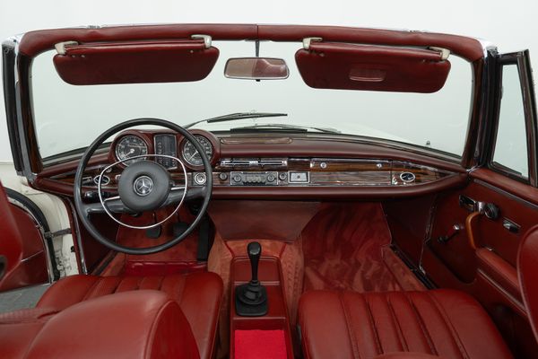 Mercedes-Benz 280 SE (W111)