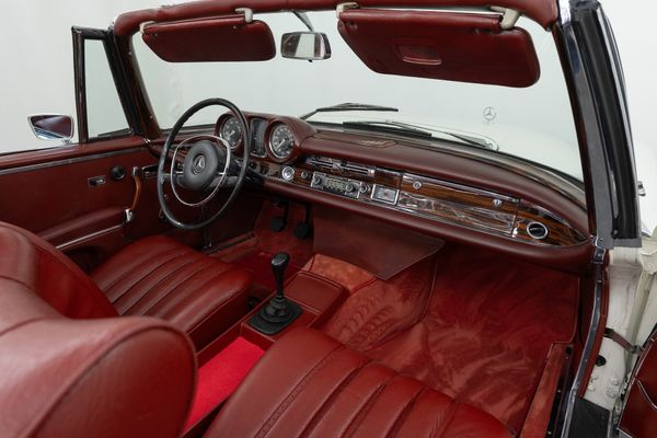 Mercedes-Benz 280 SE (W111)