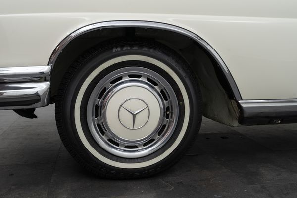 Mercedes-Benz 280 SE (W111)