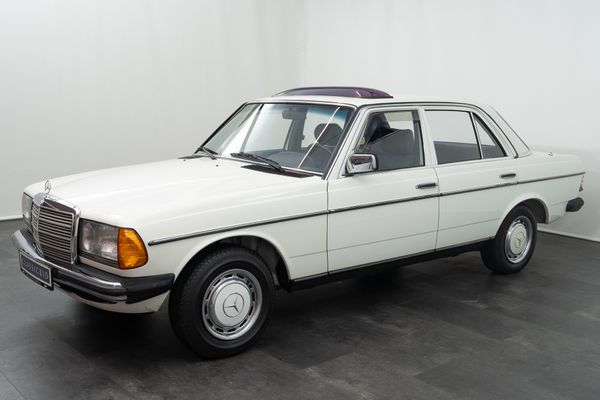Mercedes-Benz 200 (W123)