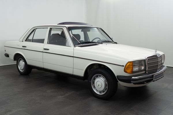 Mercedes-Benz 200 (W123)