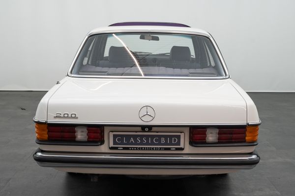 Mercedes-Benz 200 (W123)