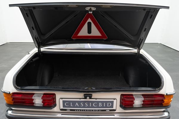 Mercedes-Benz 200 (W123)