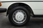 Mercedes-Benz 200 (W123)