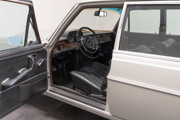 Mercedes-Benz 280 SE / 9 3.5 (W111)