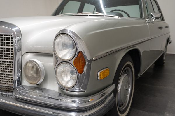 Mercedes-Benz 280 SE / 9 3.5 (W111)