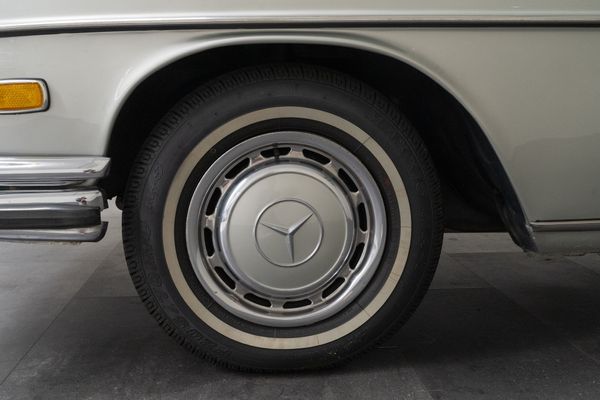 Mercedes-Benz 280 SE / 9 3.5 (W111)