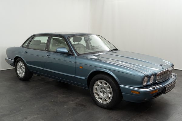Jaguar XJ8