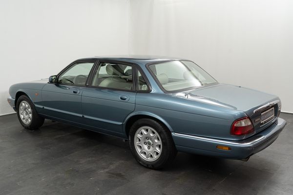 Jaguar XJ8