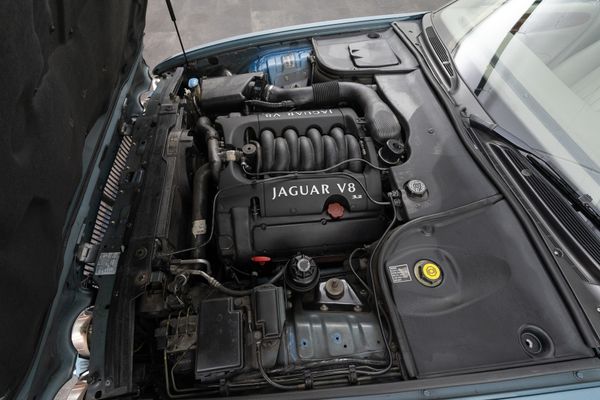 Jaguar XJ8