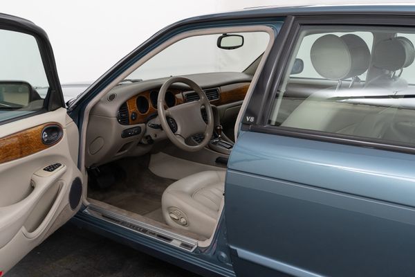 Jaguar XJ8