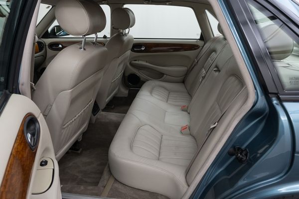 Jaguar XJ8