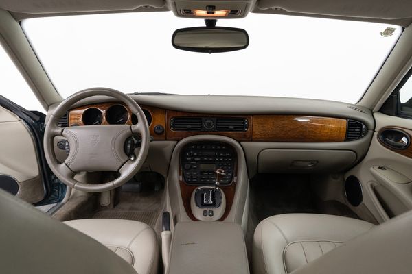 Jaguar XJ8