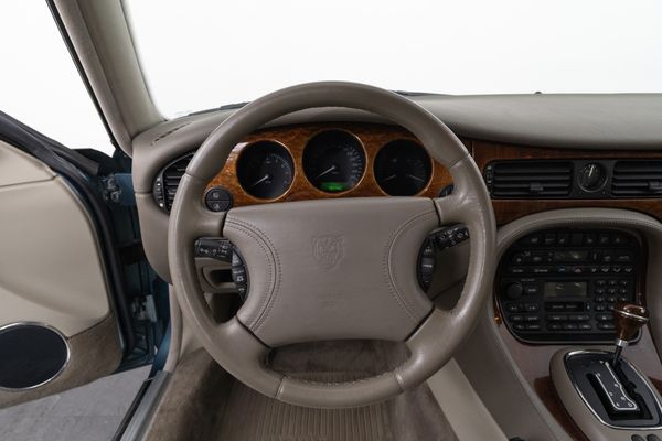 Jaguar XJ8