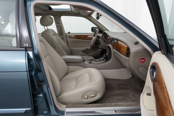 Jaguar XJ8