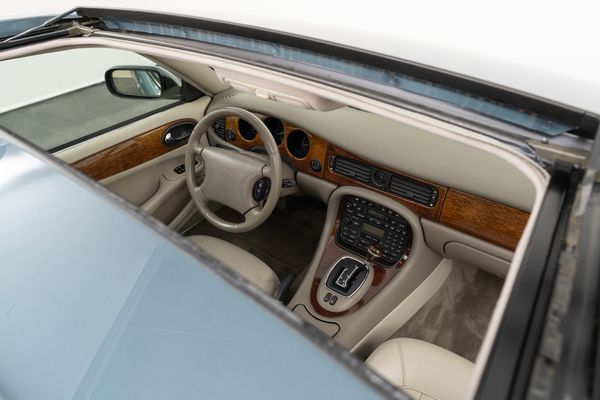 Jaguar XJ8