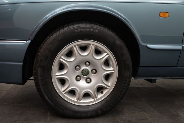 Jaguar XJ8