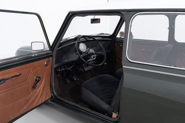 Leyland Mini 850/2