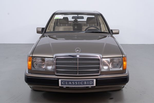 Mercedes-Benz E 260 Automatik