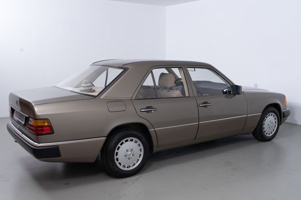 Mercedes-Benz E 260 Automatik