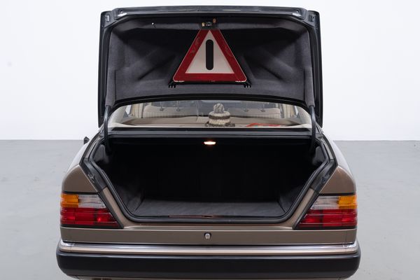Mercedes-Benz E 260 Automatik