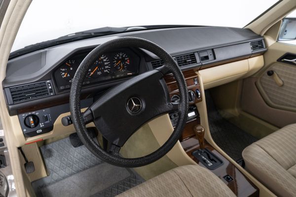 Mercedes-Benz E 260 Automatik