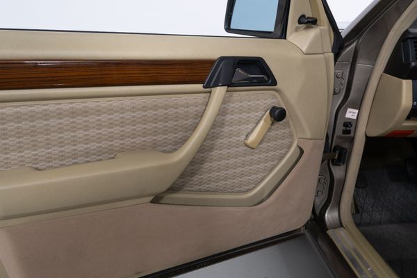 Mercedes-Benz E 260 Automatik