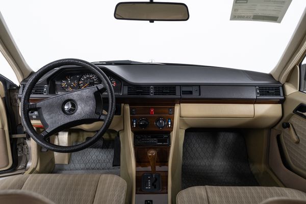 Mercedes-Benz E 260 Automatik