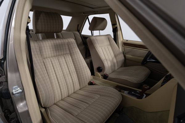 Mercedes-Benz E 260 Automatik