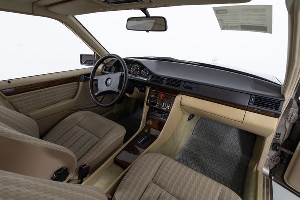 Mercedes-Benz E 260 Automatik