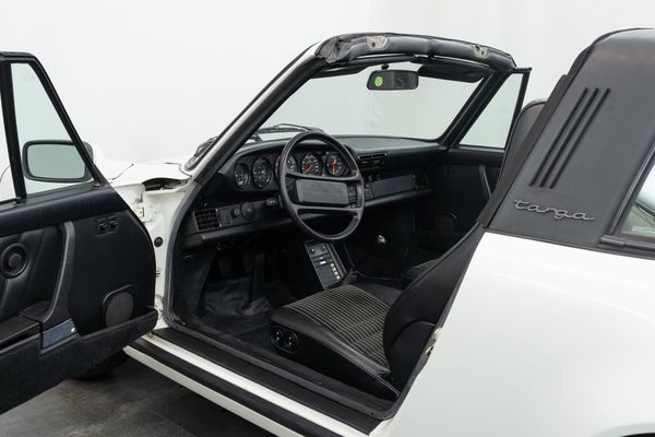 Porsche 911 Carrera 3.2 Targa