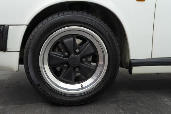 Porsche 911 Carrera 3.2 Targa