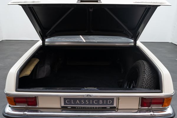 Mercedes-Benz 250 CE /8
