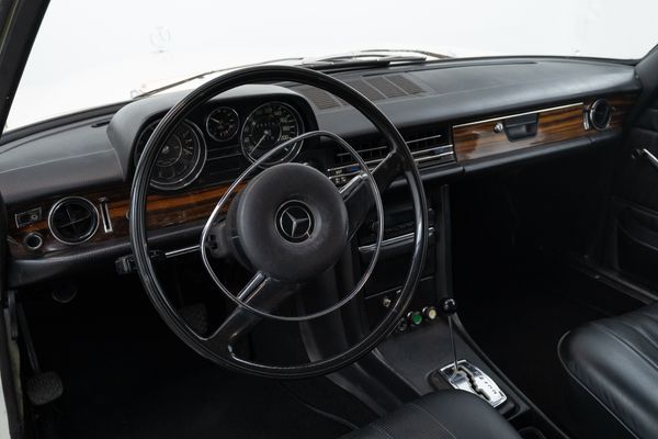 Mercedes-Benz 250 CE /8
