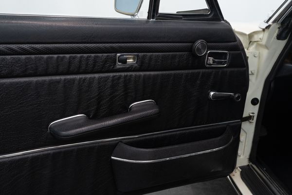 Mercedes-Benz 250 CE /8